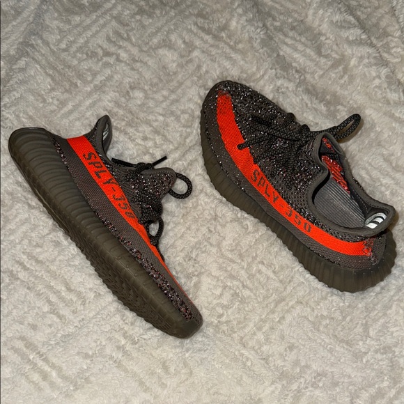 Yeezy 350 V2 - Size 6.5